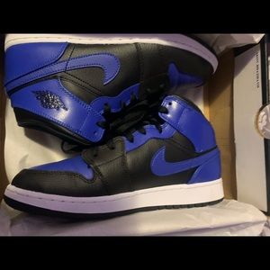 All my shoes I wore at least 1x or brand new ask and I’ll let u know